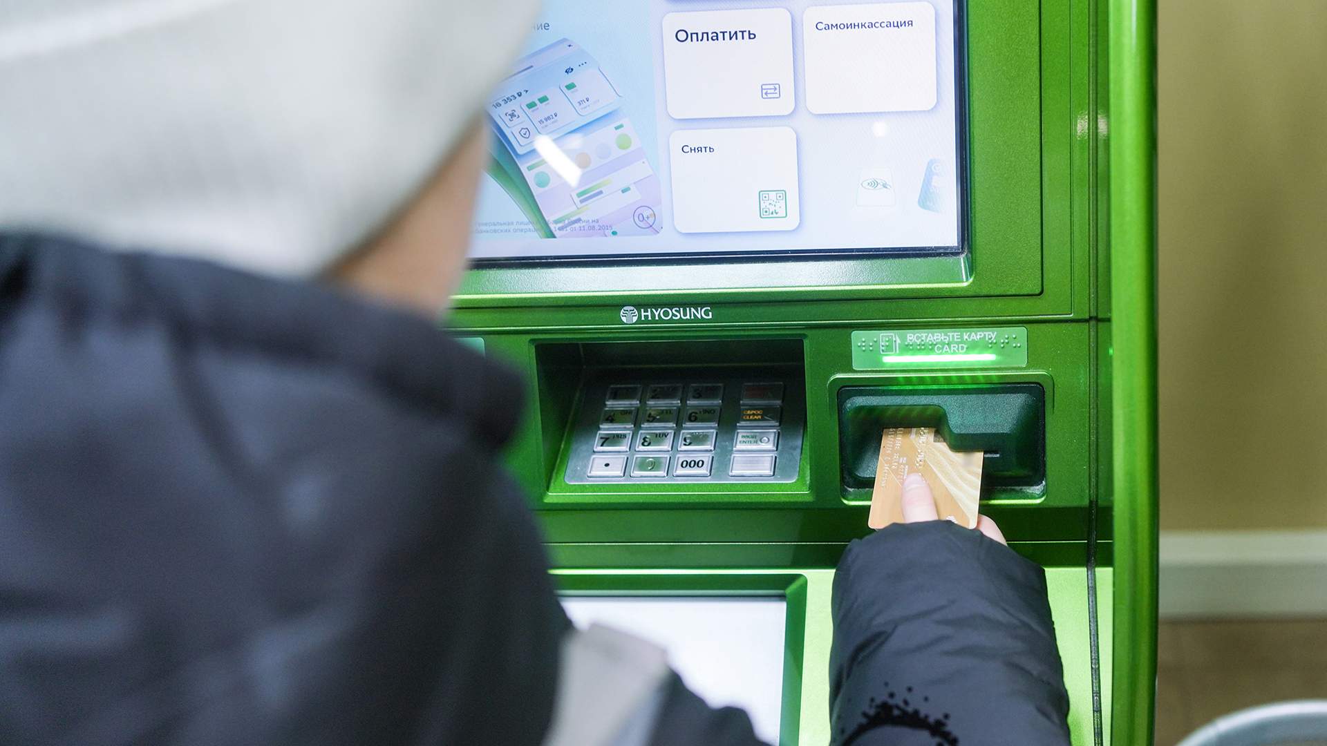 Воруют деньги, угоняют страницы в соцсетях: Российские школьники рассказали, как их атакуют кибермошенники.